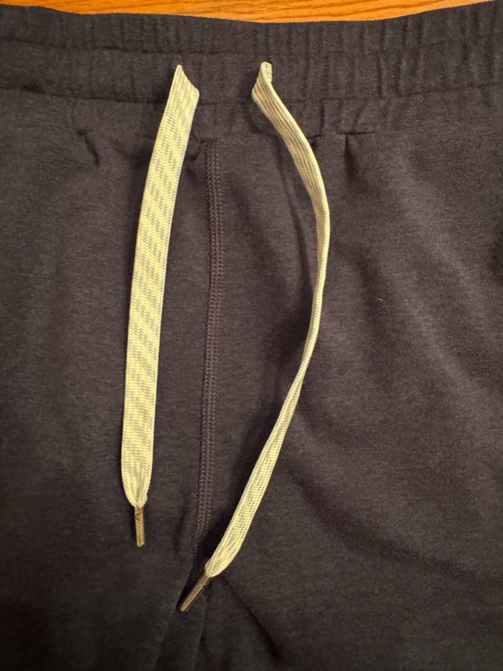 Vuori Women’s Gray/Black Performance Joggers - Picture 3 of 8